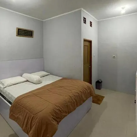 Villa Syariah Citeko Mitra Reddoorz-3